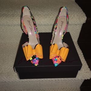 BETSEY JOHNSON size 6 - Multicolor Floral Heels with Bold Yellow Bow